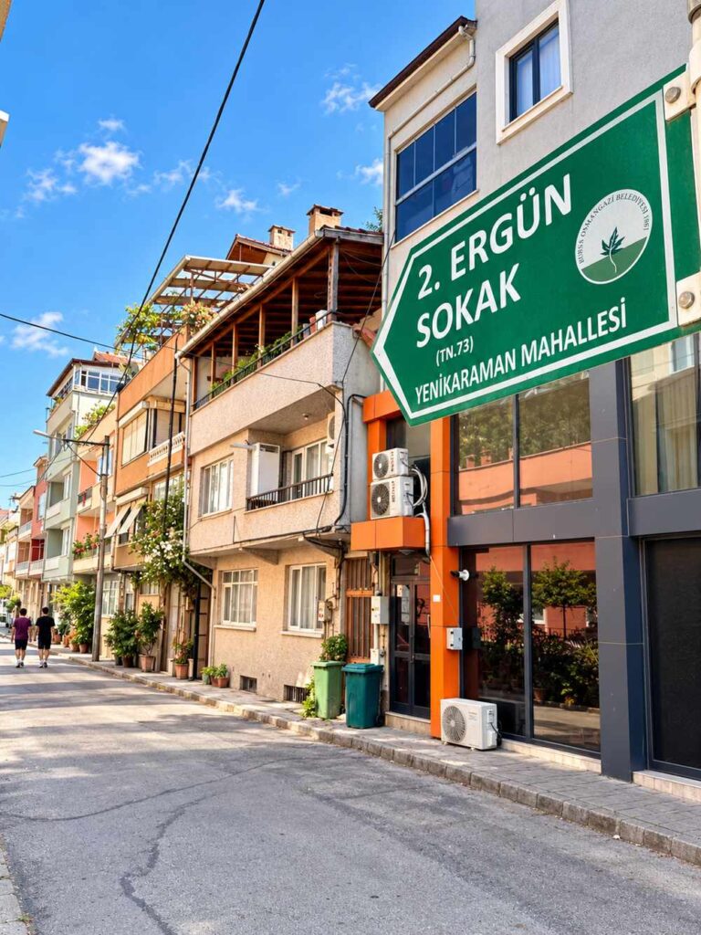 Üniversite yıllarımızda yaşadığımız Bursa Hürriyet’teki sokağımız.